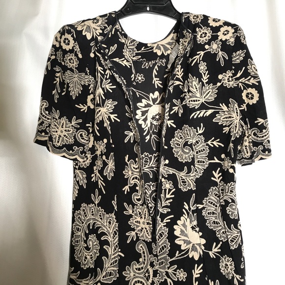 Casual Corner black and white floral dress. Size 2 - Picture 4 of 5